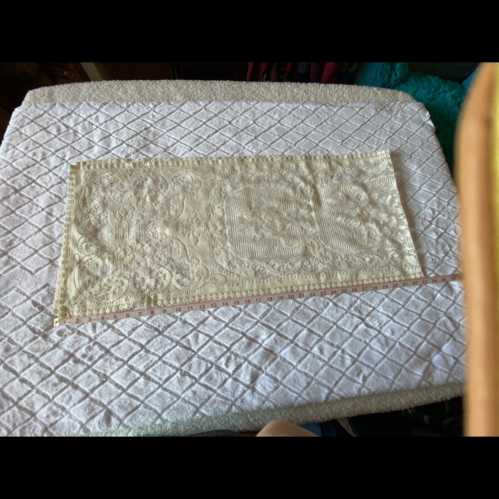 Handmade table runner - Picture 3 of 7